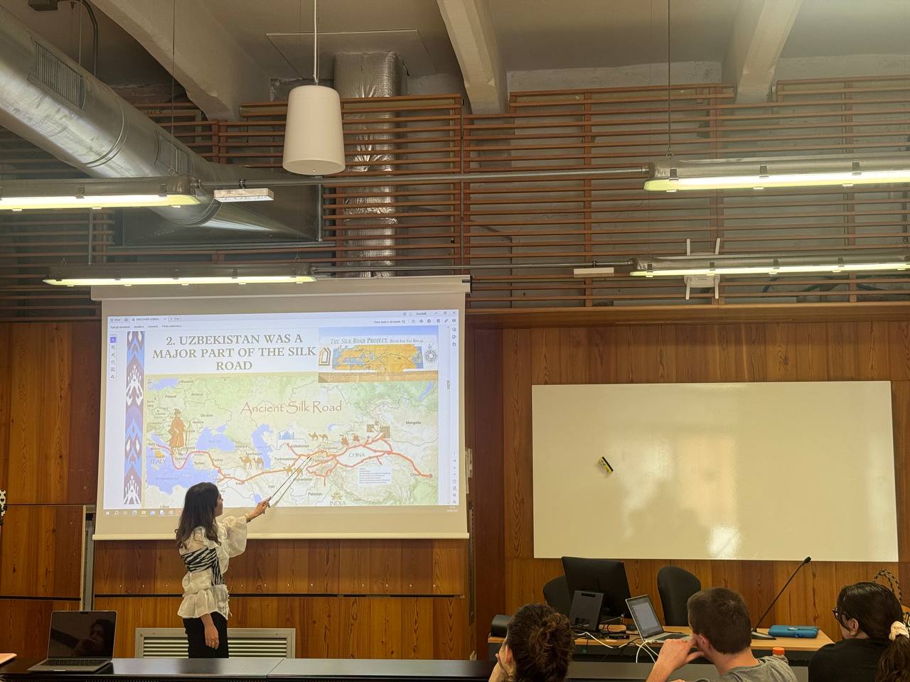 Italiyaning Ka-Foskari universitetida “O‘zbekiston burchagi” ochildi